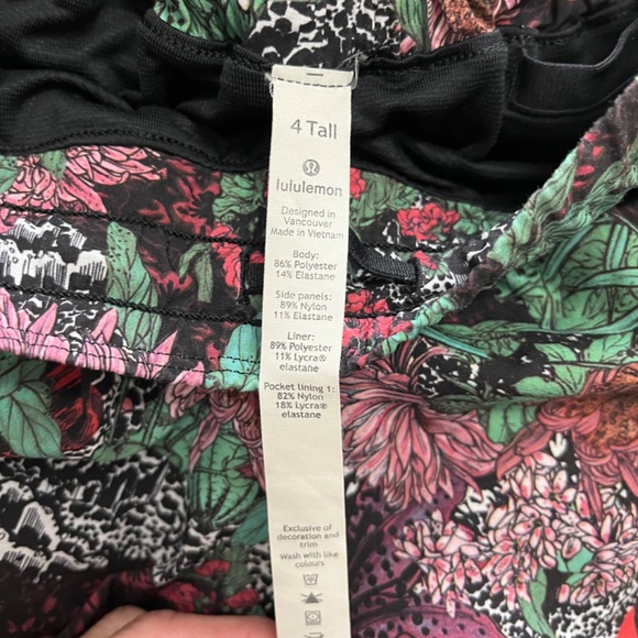 Lululemon Shorts Women' 4 Tall Red Green Floral Hotty Hot Running Gym Lined Shor - Picture 3 of 4